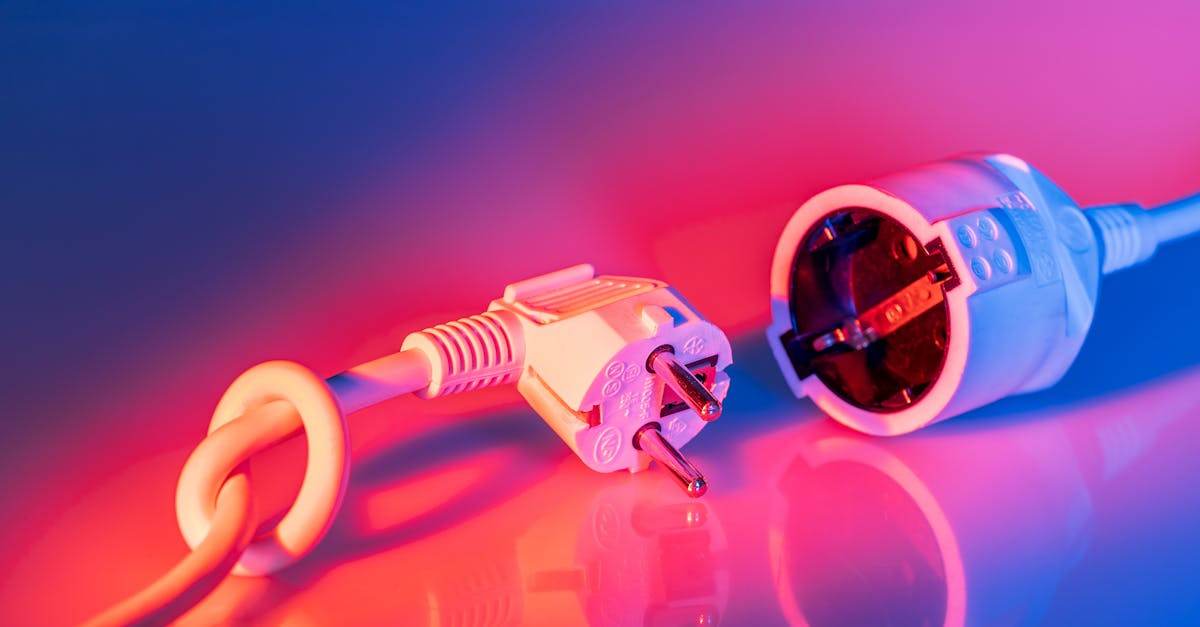 découvrez les types de prises électriques françaises et les voltages utilisés en france pour préparer vos voyages et appareils électroniques.