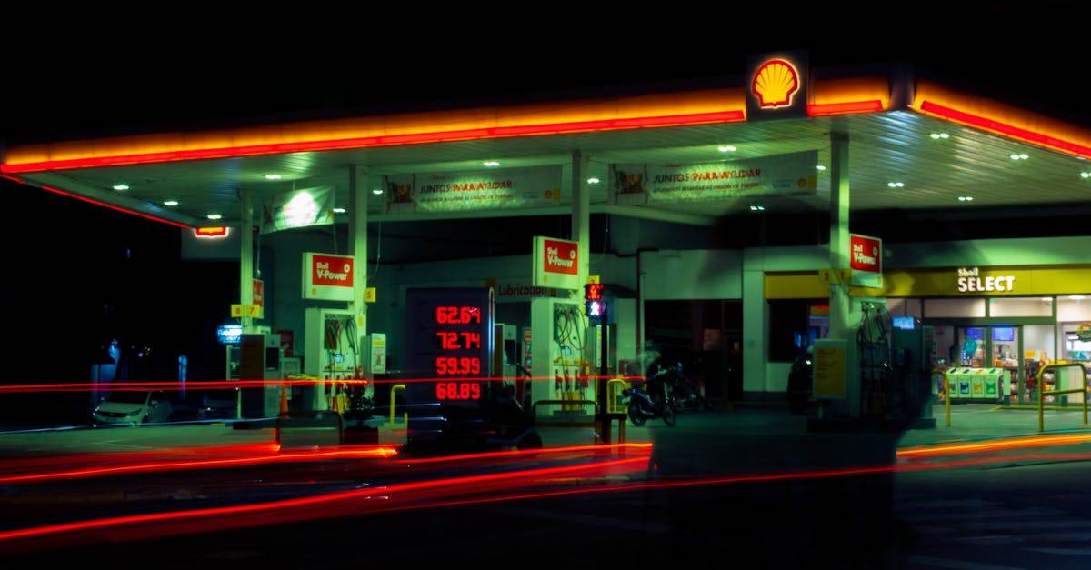 découvrez la baisse des prix du carburant et profitez des tarifs réduits pour faire le plein à moindre coût.