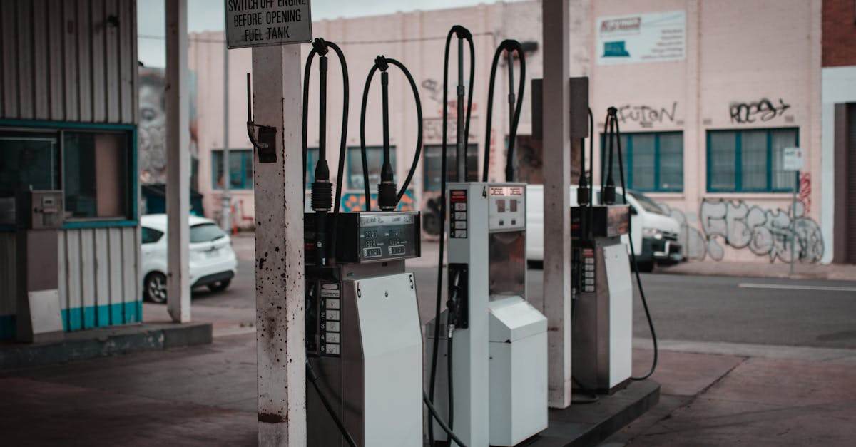 découvrez les différences entre le gaz et l'électricité pour choisir l'option la plus adaptée à vos besoins en énergie, performance et coût.