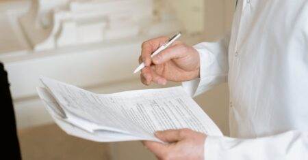 Feuille de soins : guide pratique pour l’expédition et le remplissage formulaire de soins de santé simple et rapide à compléter pour faciliter la gestion des informations médicales et améliorer la prise en charge des patients.