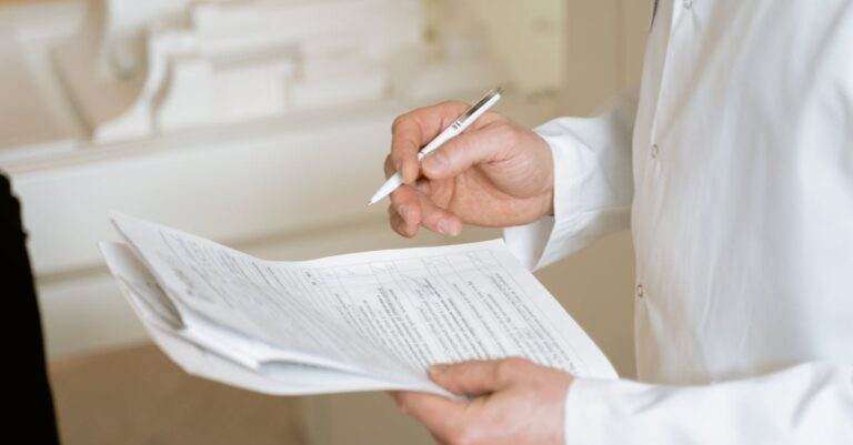 formulaire de soins de santé simple et rapide à compléter pour faciliter la gestion des informations médicales et améliorer la prise en charge des patients.