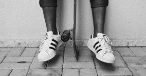 découvrez nos semelles orthopédiques conçues pour offrir un soutien optimal, soulager la douleur et améliorer votre confort au quotidien.