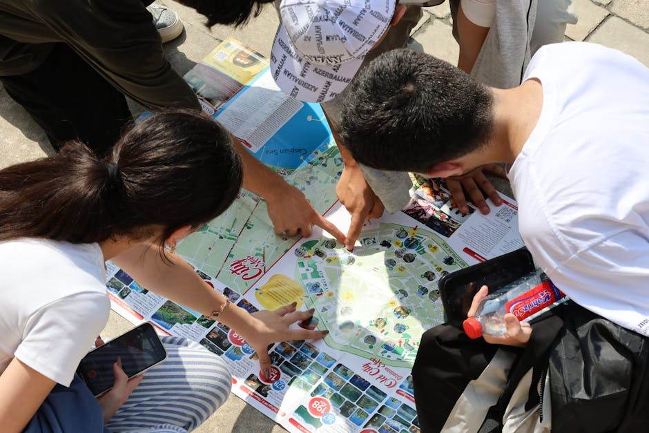 Changer d’adresse après un déménagement : le permis de conduire ne change rien A group of young adults examining a city map outdoors, pointing excitedly at locations.