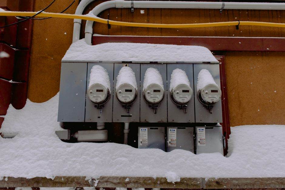 Compteur électrique et graphique de prix de l'énergie en hausse