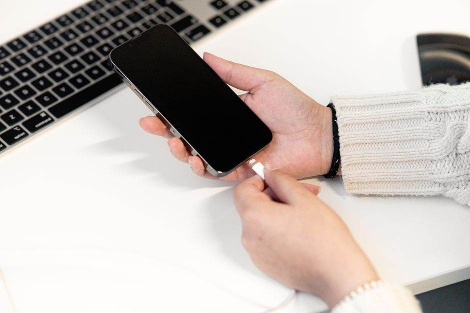 USB-C charging cable and smartphone on a desk