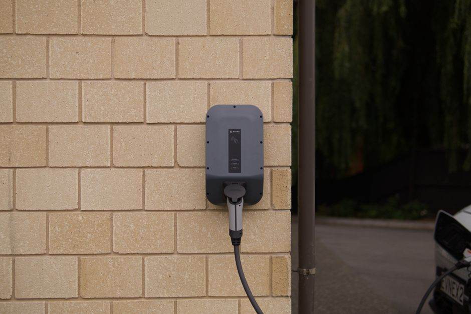Grande maison moderne avec installation électrique haut de gamme