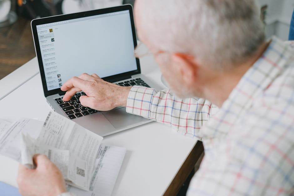 Person comparing energy prices on laptop