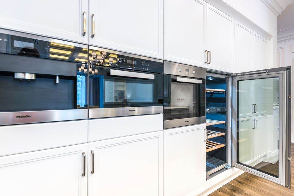 Energy-efficient refrigerator in a modern kitchen