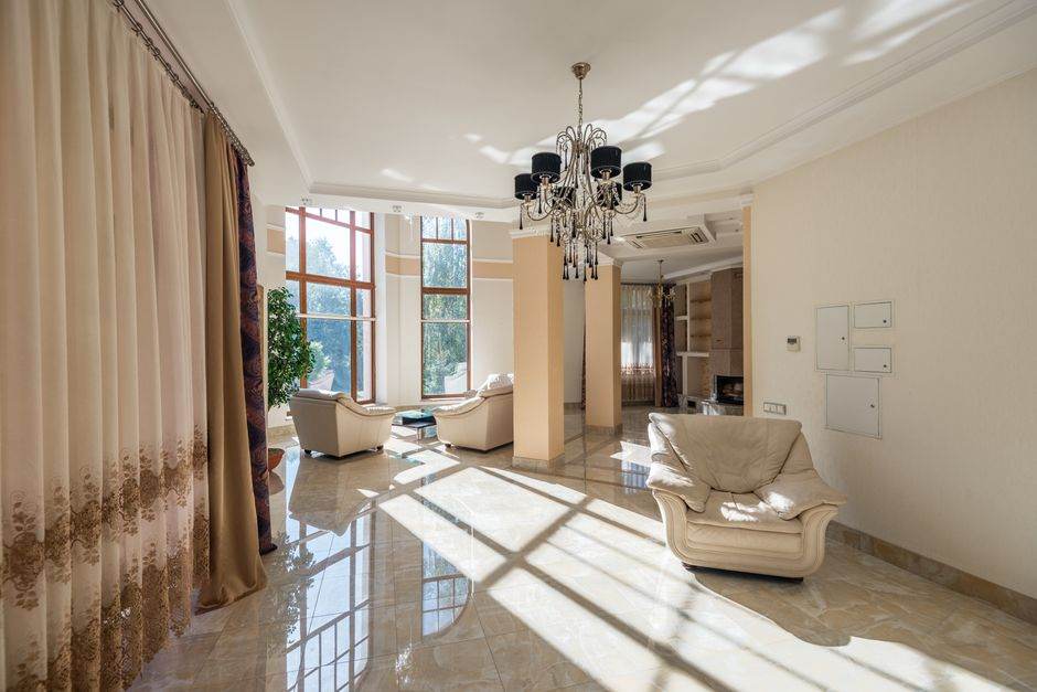 Thermal comfort in a bright insulated home interior
