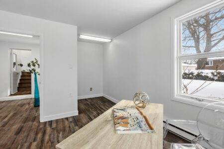 Rénover sans se ruiner : ce qui a vraiment changé pour les propriétaires québécois a white room with wood flooring and a large window