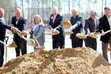 De 10 dollars à 10 millions : le projet de data center IA à Taylor Construction Gets Underway for New Roper St. Francis Data Center in North Charleston