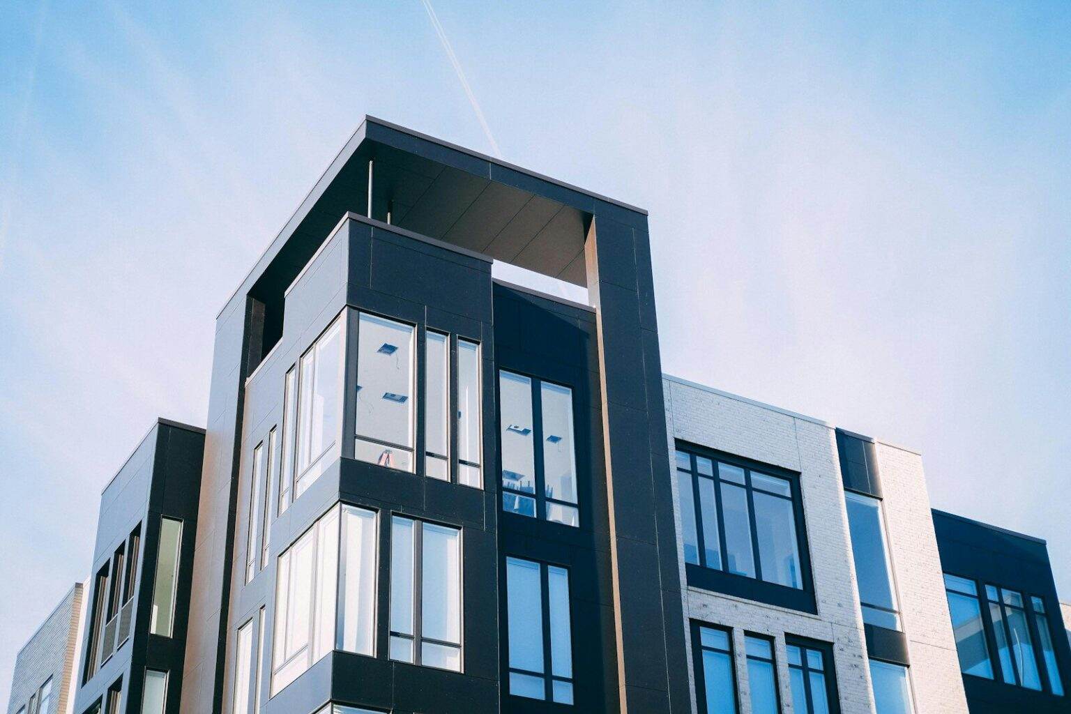 Dispositif Jeanbrun : le nouvel avantage fiscal qui oblige à regarder l’immobilier autrement black and white cocnrete building low-angle photography