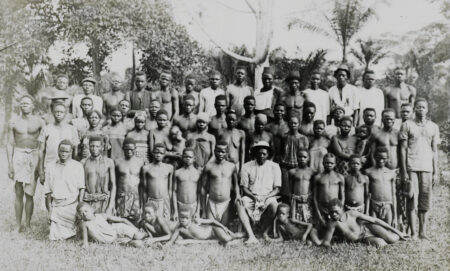 Assistants vocaux en 2026 : l’aide ne remplace pas le lien humain Ngombe from Bosomayali-Bongwonga village that chased McKittrick and Dr H Guinness, Congo, ca. 1900-1910 (IMP-CSCNWW33-OS11-60)