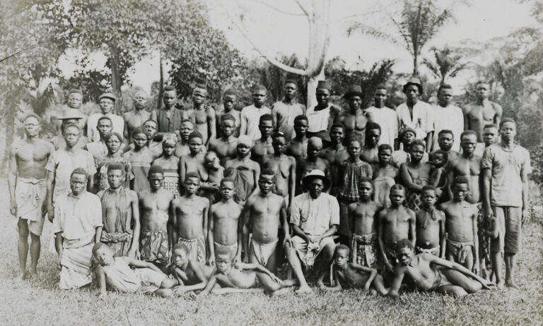 Assistants vocaux en 2026 : l’aide ne remplace pas le lien humain Ngombe from Bosomayali-Bongwonga village that chased McKittrick and Dr H Guinness, Congo, ca. 1900-1910 (IMP-CSCNWW33-OS11-60)