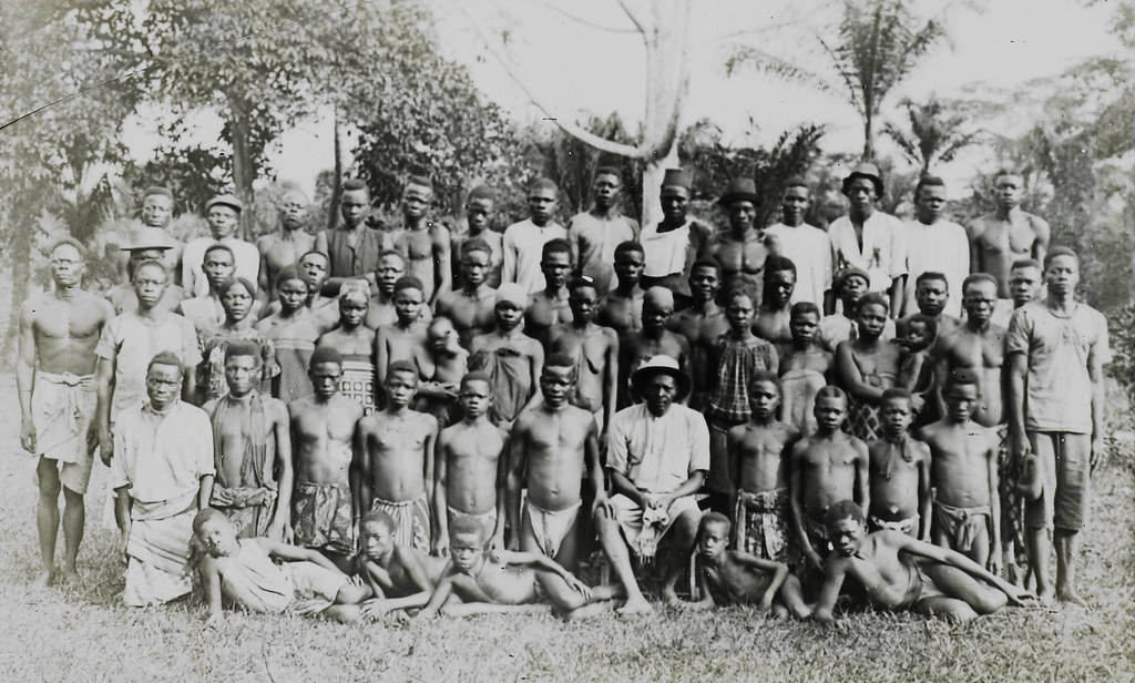 Assistants vocaux en 2026 : l’aide ne remplace pas le lien humain Ngombe from Bosomayali-Bongwonga village that chased McKittrick and Dr H Guinness, Congo, ca. 1900-1910 (IMP-CSCNWW33-OS11-60)