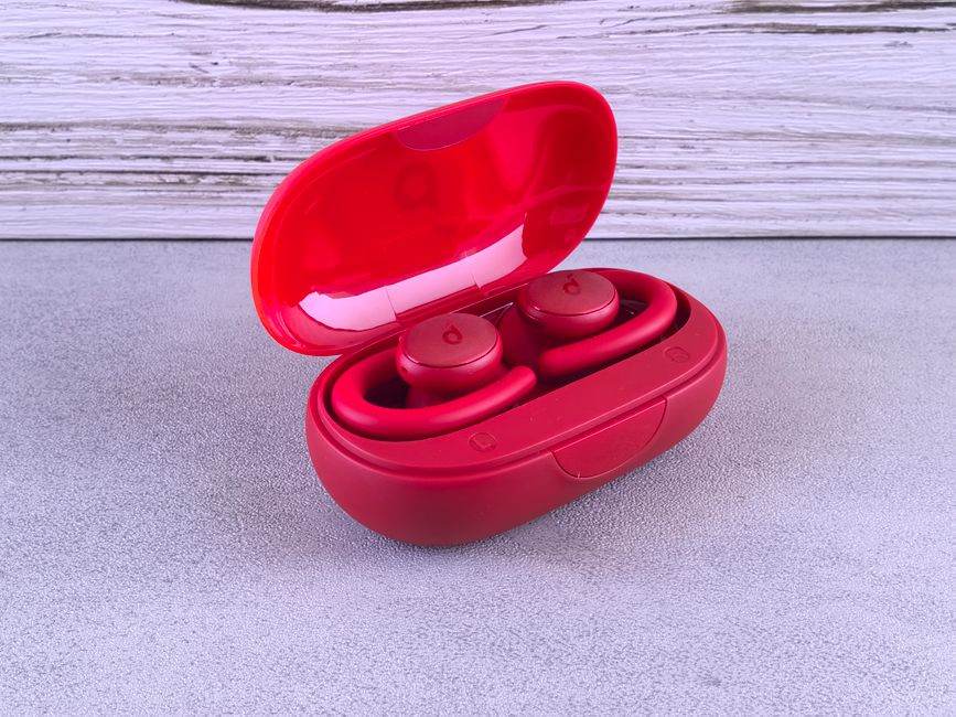 Prime Day 2026 : trier les promos tech par usage Vibrant red wireless earbuds in a sleek charging case on a modern background.